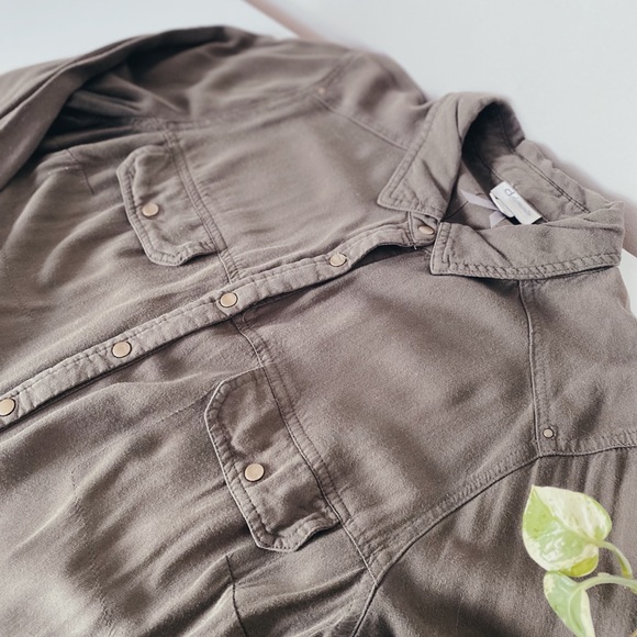 DYNAMITE Khaki/Olive Green Blouse - Picture 4 of 5